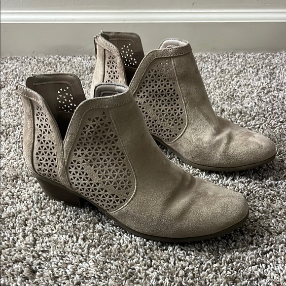 Ana Lakewood Tan woman’s ankle boot Size 7.5 - Picture 1 of 8